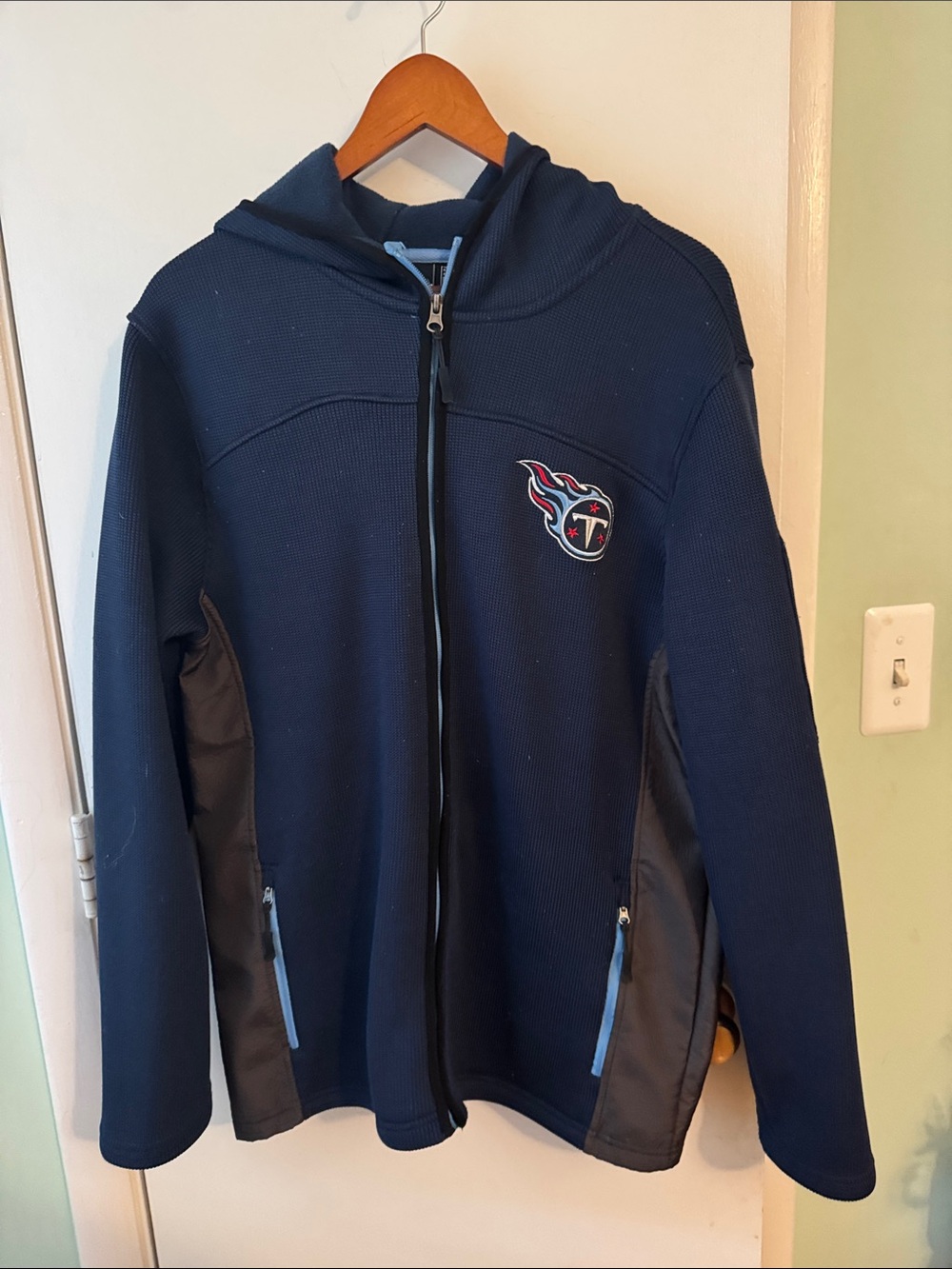 Men's Tennessee Titans Navy Full-Zip Hooded Jacket with Team Emblem